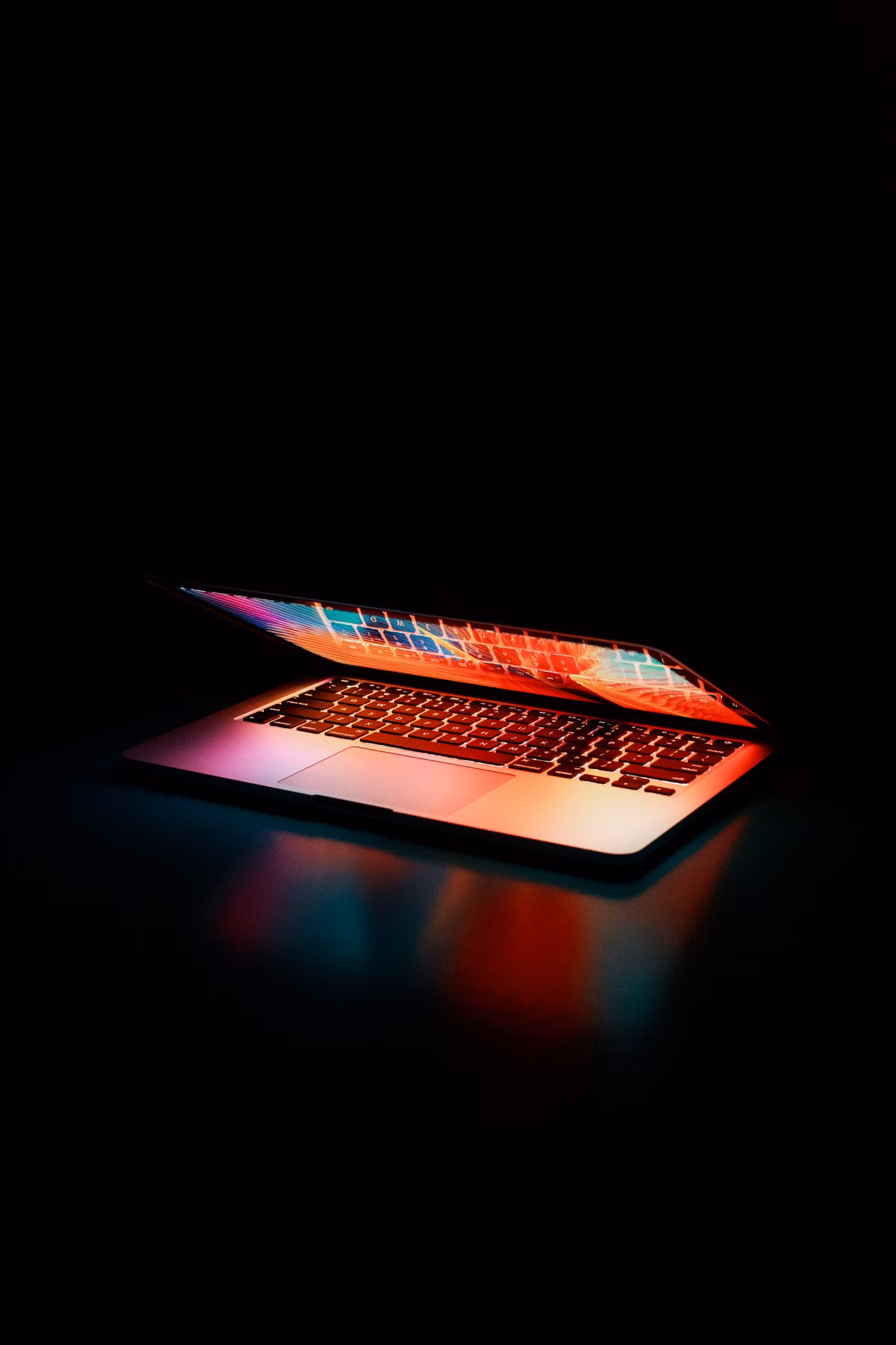 2026 年 MacBook Air vs Windows 輕薄本：移動辦公與學習決策全解析 — Vuncloud